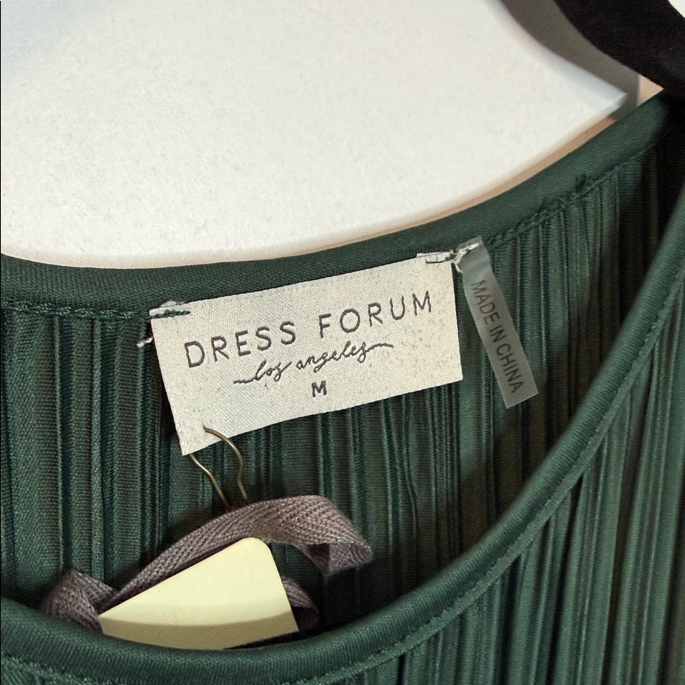 Elegant Sleeveless Pleated Maxi Dress with Self-Tie Waist - Dark Green - Picture 3 of 7